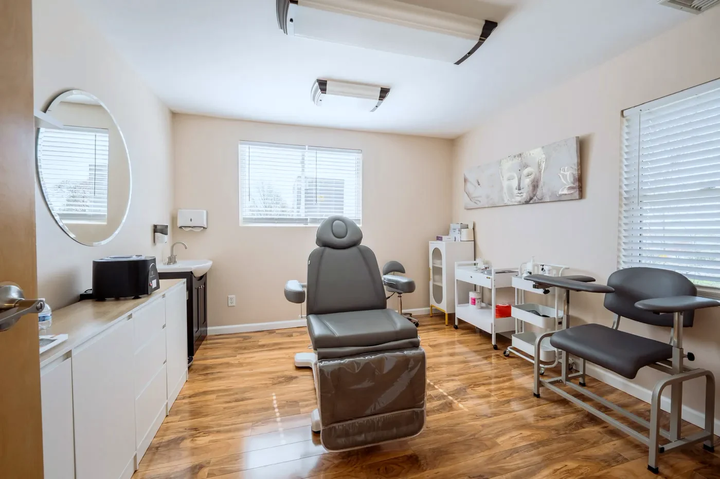A treatment room with a procedure chair at Ivy Infusions and Wellness